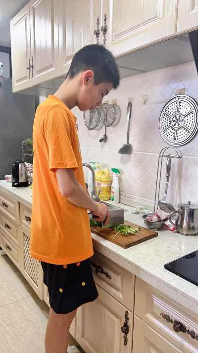 重庆市蜀都职业技术学校“双节践孝悌 劳动暖家巢”：爱家实践绘就成长温情画卷