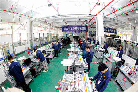 重庆市青山工业技工学校2025年报名条件、招生要求及招生对象详解