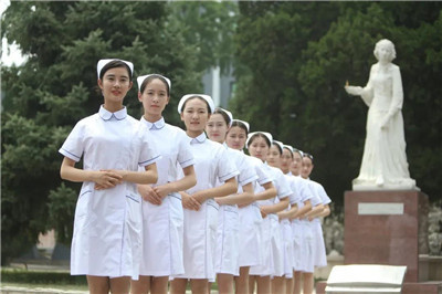 重庆女生学护理好还是助产好?