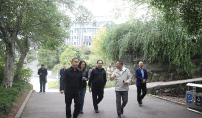 涪陵一职中迎来李景耀主任一行调研指导