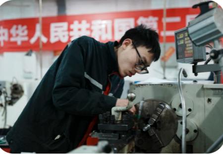重庆市龙门浩职业中学校2027年数控技术应用专业:中国制造,数控未来