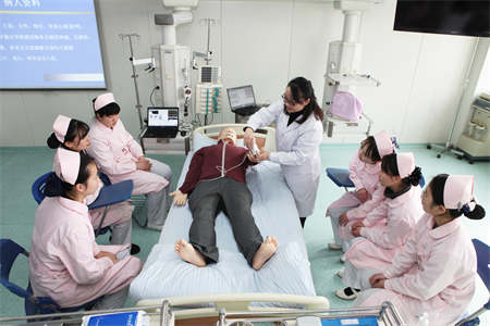 重庆卫校护理专业就业前景解析