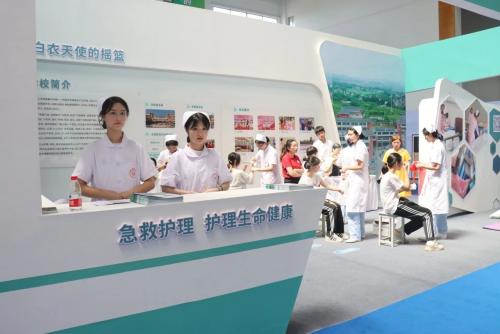 重庆卫校与重庆护士学校:专业选择与未来职业规划