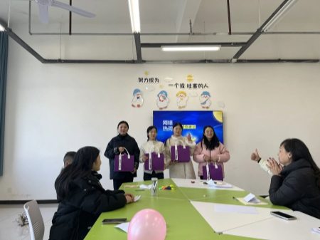 心灵护航，赋能前行——重庆蜀都职校班主任工作室成功开展释压团体心理辅导活动