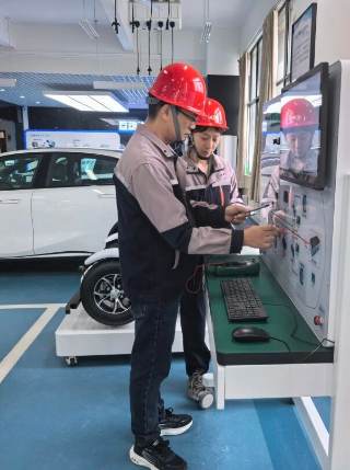 喜报：重庆渝北职教中心教师在全国工业和信息化技术技能大赛重庆选拔赛中斩获佳绩