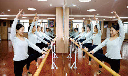 2025年重庆市旅游学校会计专业毕业生能从事哪些具体工作