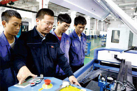 重庆中等职业学校毕业生市内就业优势分析