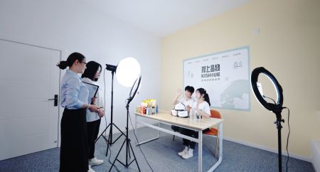 重庆市万州现代信息工程学校2025年优势专业解析:无人机操作与维护、飞机设备维修