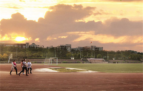 重庆市龙门浩职业中学校官网网址