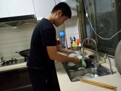 重庆市蜀都职业技术学校“双节践孝悌 劳动暖家巢”：爱家实践绘就成长温情画卷