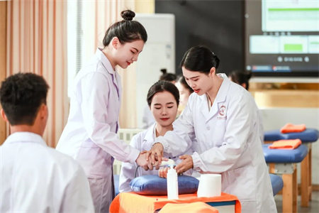 重庆市南丁卫生职业学校2025年报名条件、招生要求、招生对象