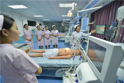 重庆市医药经贸学校是公办学校吗？