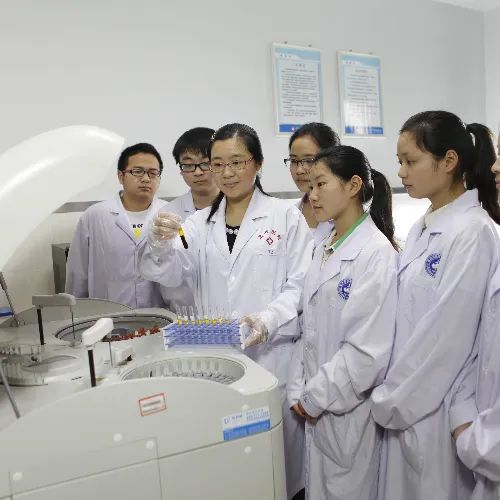 重庆市医药卫生学校2023年招生简章