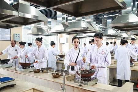 2025年重庆市南丁卫生职业学校官网