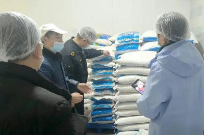 巴南区市场监督管理局鱼洞所赴重庆市机电高级技工学校开展食堂食品安全专项检查