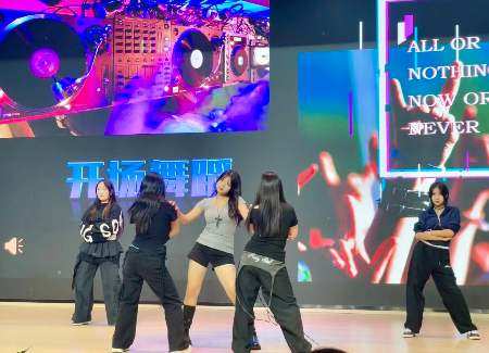 重庆渝西卫校十佳歌手大赛决赛落幕：青春声浪，唱响热爱