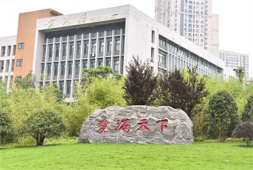 重庆工贸高级技工学校2025年航空服务专业招生简章