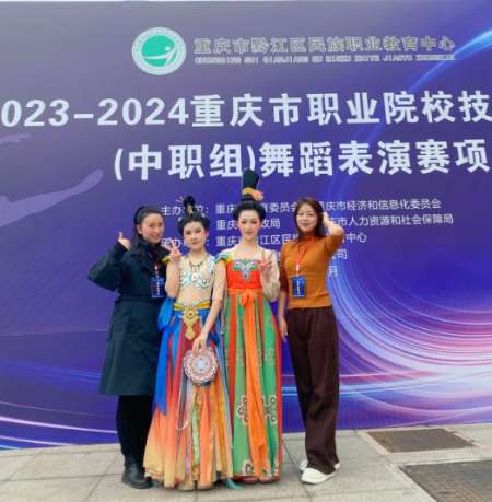 重庆市龙门浩职业中学校2027年幼儿保育专业招生介绍:孩子在我心中,我在孩子眼中