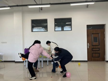 心灵护航，赋能前行——重庆蜀都职校班主任工作室成功开展释压团体心理辅导活动