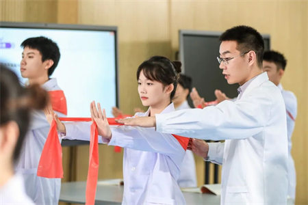 重庆市合川卫生学校2025年春季招生专业指南