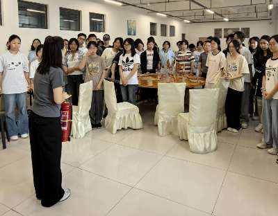 重庆蜀都职业技术学校：练消防、筑安全，师生同心守校园