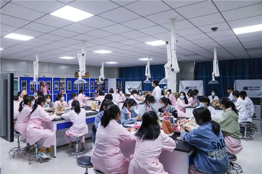 重庆市医药科技学校学校环境一