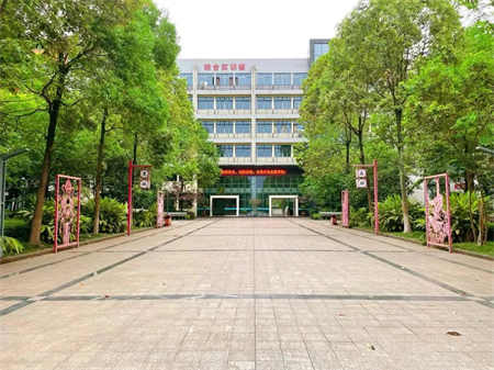 重庆市商务学校校园环境概览