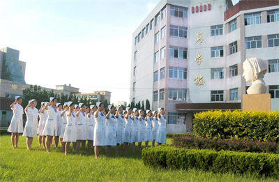 往届生可以报考重庆市医药卫生学校吗？