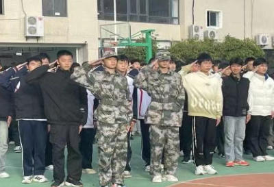 万州现代信息工程学校 2025 级新生军训圆满落幕