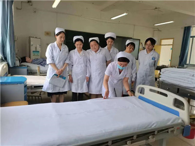 重庆医药经贸学校招生情况