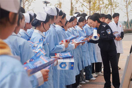 警校联动 平安守护 —— 永川区公安局“法制进校园”·渝西卫校专场讲座圆满举行