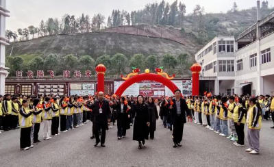 重庆市开州区巨龙中等职业技术学校 2023 级高考百日誓师大会圆满举行